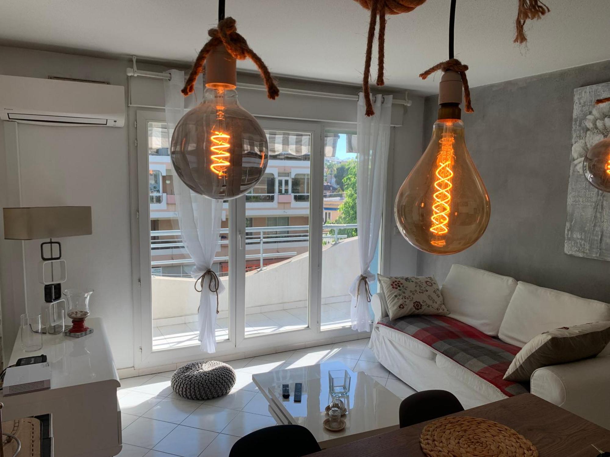 Apartment Lamer